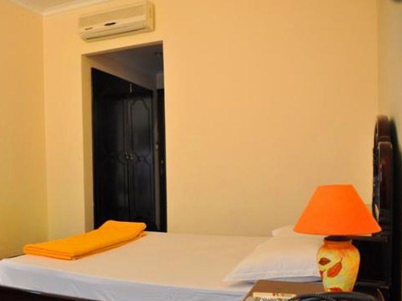 Ha Tien Hotel Bagian luar foto